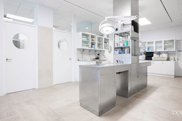 dissenycv-es-dobleese-hospitalveterinario-44blanco