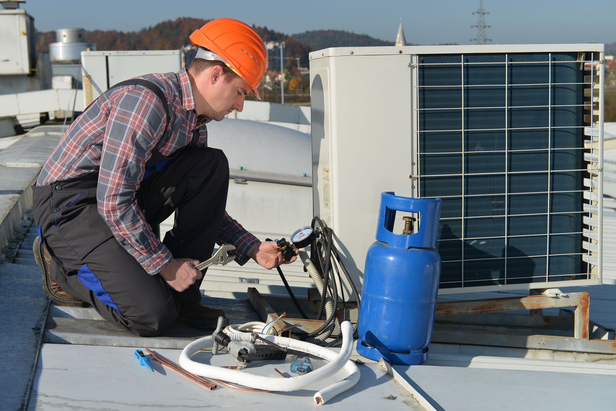 Técnicos de climatización industrial. Reparación de equipos de refrigeración